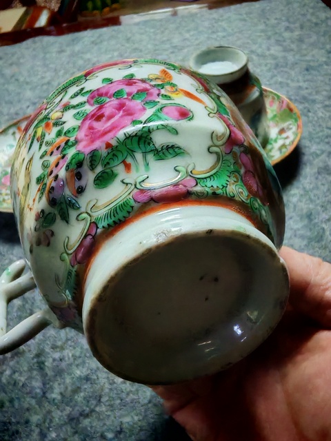 古玩陶瓷人物花鳥蝶紋杯盤真品鑒賞圖