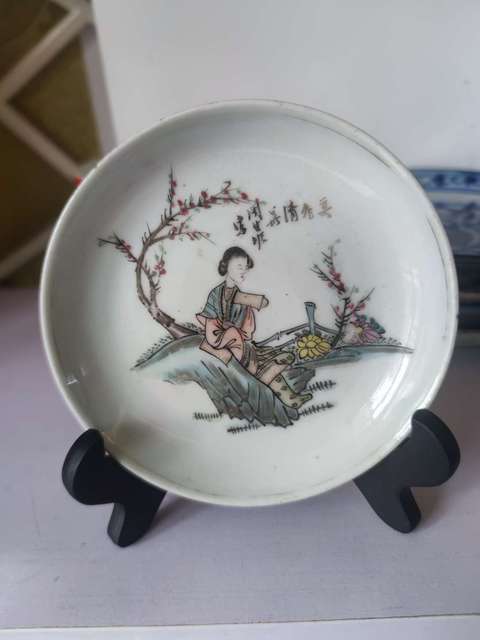 古玩陶瓷粉彩仕女人物盤拍賣,當前價格680元