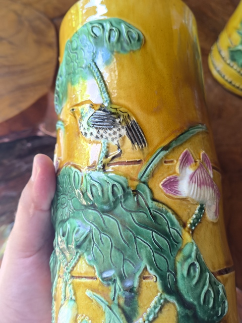 古玩陶瓷黃地粉彩花鳥紋帽筒真品鑒賞圖