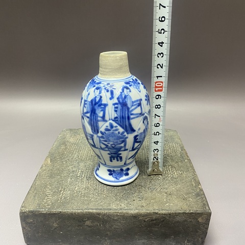 古玩陶瓷樹葉款仕女花卉紋青花瓶真品鑒賞圖