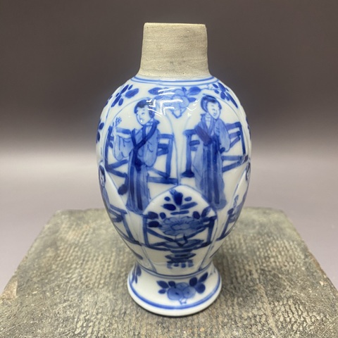 古玩陶瓷樹葉款仕女花卉紋青花瓶真品鑒賞圖