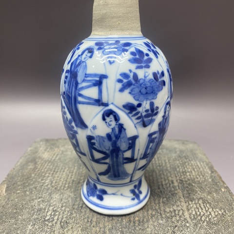 古玩陶瓷樹葉款仕女花卉紋青花瓶真品鑒賞圖