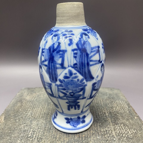古玩陶瓷樹葉款仕女花卉紋青花瓶真品鑒賞圖