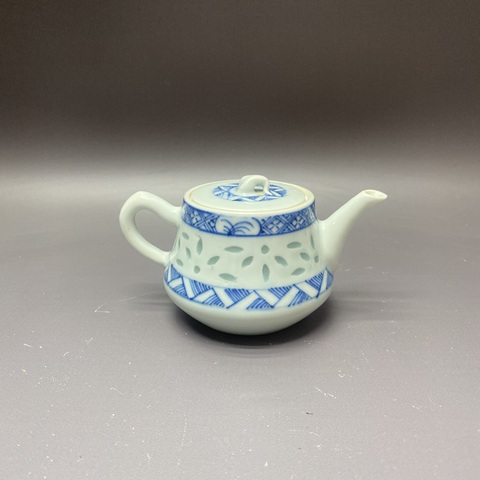 古玩陶瓷清晚期·玲瓏瓷青花執壺拍賣,當前價格1390元