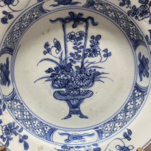 古玩陶瓷清康熙·青花提籃花卉折沿盤拍賣,當前價格980元