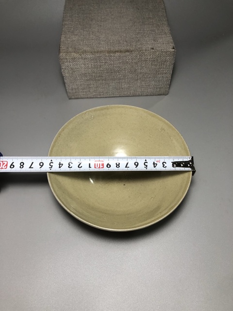 古玩陶瓷宋代唇口圈足碗真品鑒賞圖