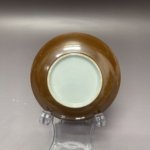 古玩陶瓷外紫金釉內粉彩花卉紋盤真品鑒賞圖