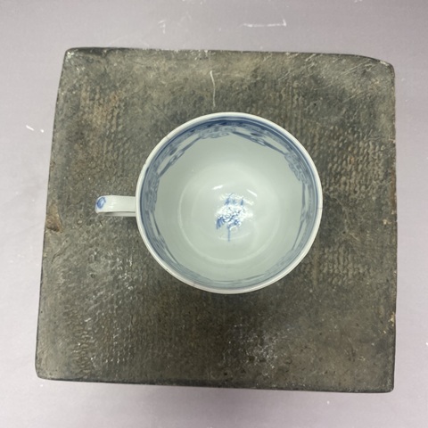 古玩陶瓷清乾隆·樓臺亭閣山水青花執杯拍賣,當前價格469元