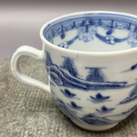 古玩陶瓷清乾隆·樓臺亭閣山水青花執杯拍賣,當前價格469元