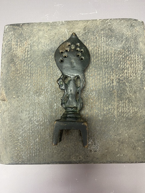 古玩陶瓷板凳佛真品鑒賞圖