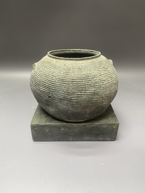 古玩陶瓷灰陶印花罐真品鑒賞圖