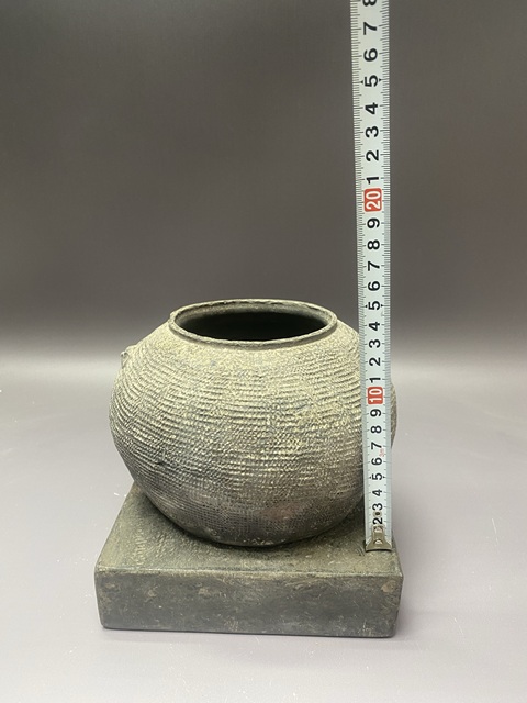 古玩陶瓷灰陶印花罐真品鑒賞圖
