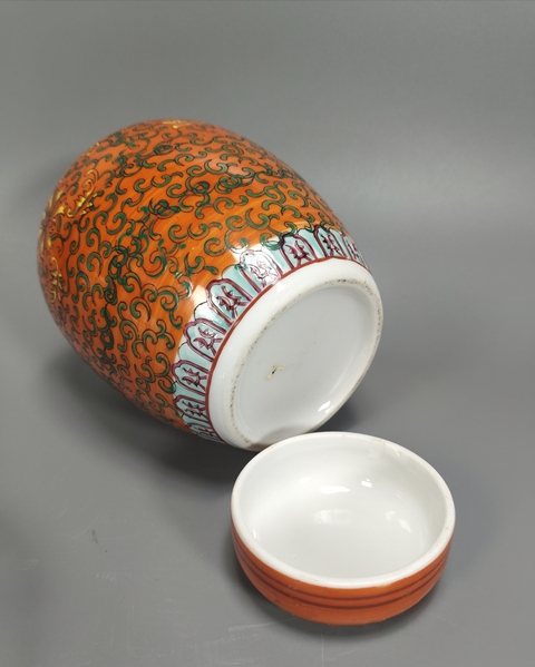古玩陶瓷珊瑚紅粉彩花間壽字紋罐真品鑒賞圖