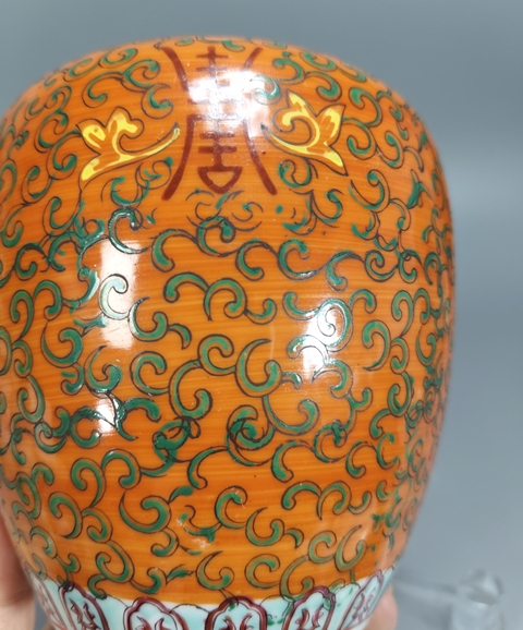 古玩陶瓷珊瑚紅粉彩花間壽字紋罐真品鑒賞圖