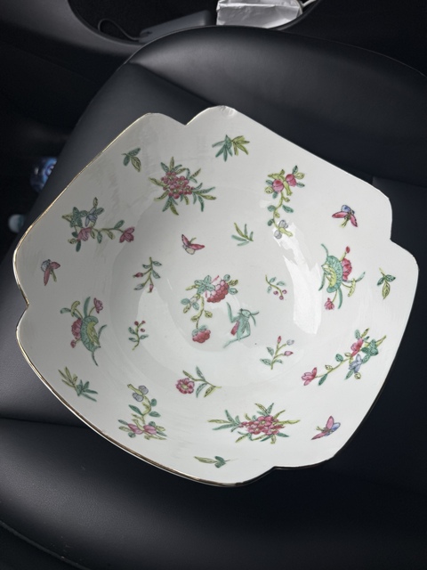 古玩陶瓷粉彩花卉紋碗真品鑒賞圖