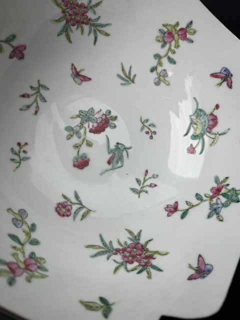 古玩陶瓷粉彩花卉紋碗真品鑒賞圖