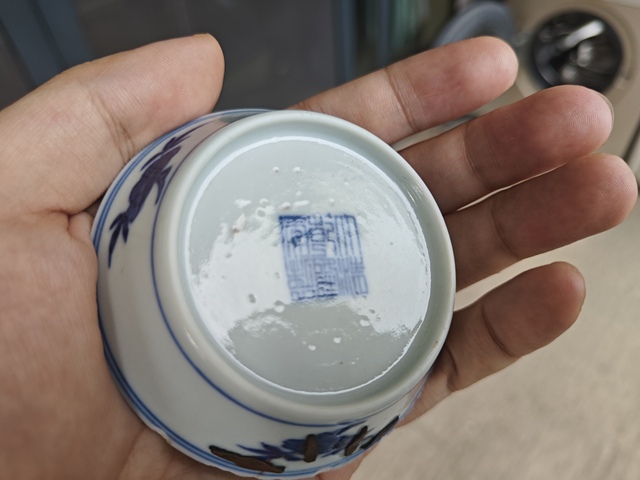 古玩陶瓷青花內(nèi)纏枝寶相花外折枝花卉紋小盤真品鑒賞圖
