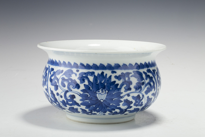 古玩陶瓷清康熙·青花纏枝蓮紋香爐
真品鑒賞圖
