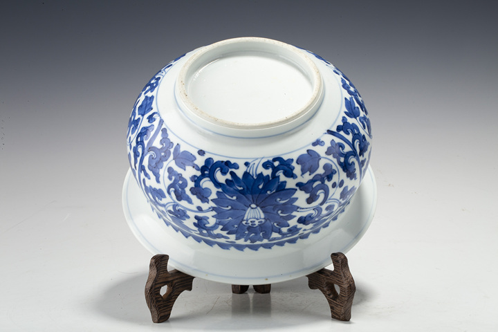 古玩陶瓷清康熙·青花纏枝蓮紋香爐
真品鑒賞圖