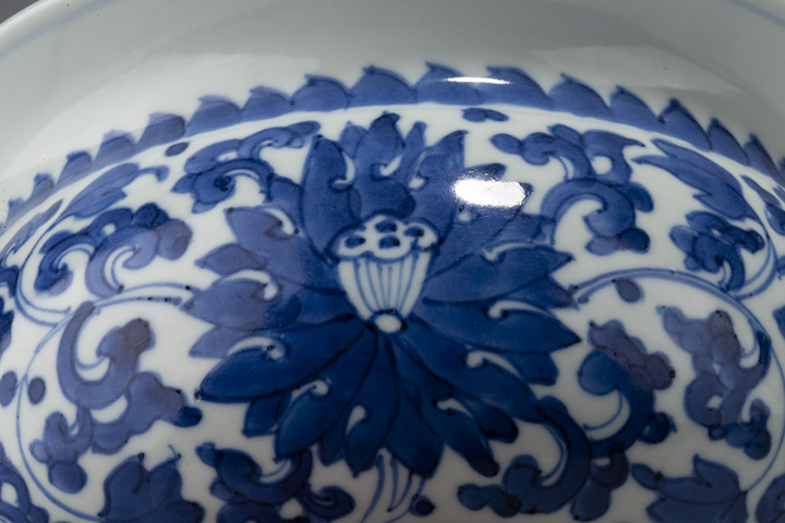 古玩陶瓷清康熙·青花纏枝蓮紋香爐
真品鑒賞圖