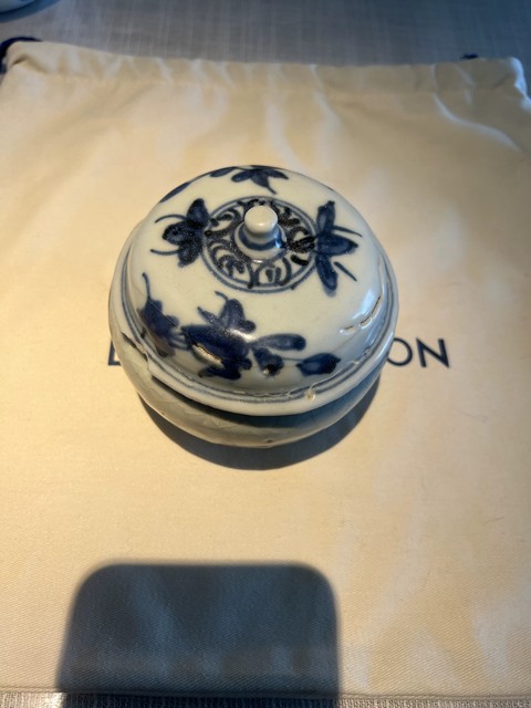 古玩陶瓷青花花卉紋蓋罐真品鑒賞圖