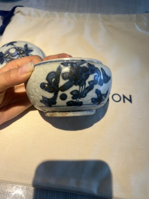 古玩陶瓷青花花卉紋蓋罐真品鑒賞圖