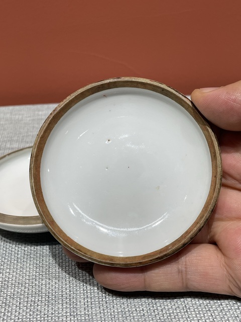 古玩陶瓷清代光緒青花人物紋印泥盒真品鑒賞圖