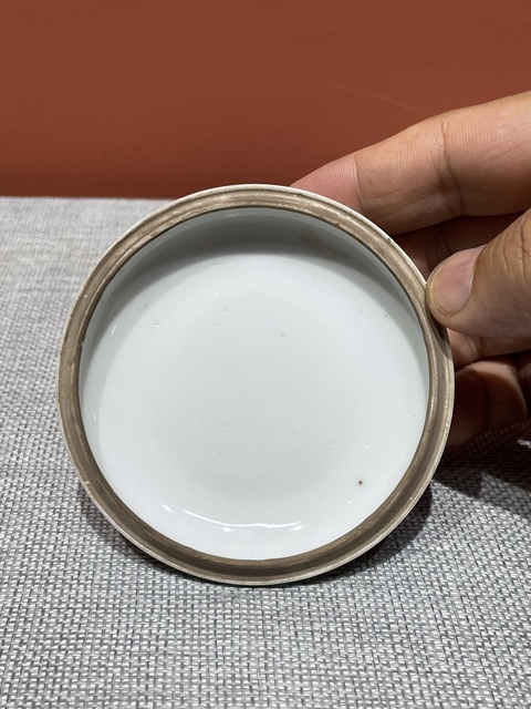 古玩陶瓷清代光緒青花人物紋印泥盒真品鑒賞圖