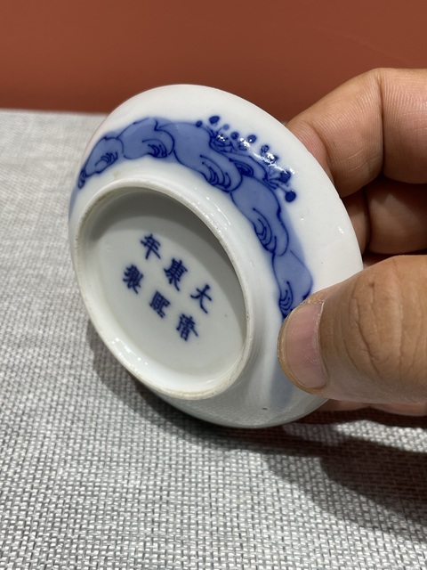 古玩陶瓷清代光緒青花人物紋印泥盒真品鑒賞圖