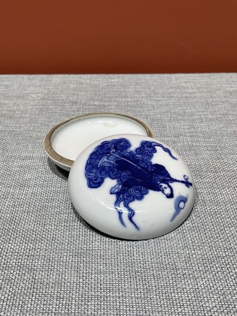 古玩陶瓷清代光緒青花人物紋印泥盒真品鑒賞圖