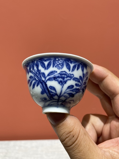 古玩陶瓷清代乾隆青花花卉紋杯真品鑒賞圖