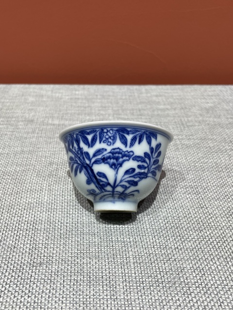 古玩陶瓷清代乾隆青花花卉紋杯真品鑒賞圖