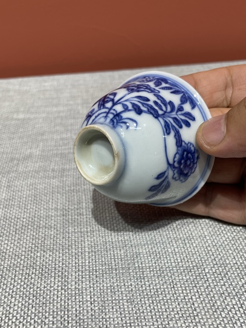 古玩陶瓷清代乾隆青花花卉紋杯真品鑒賞圖
