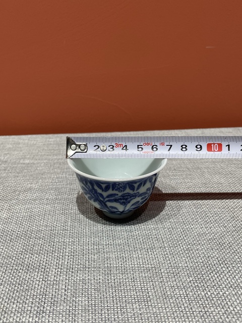 古玩陶瓷清代乾隆青花花卉紋杯真品鑒賞圖
