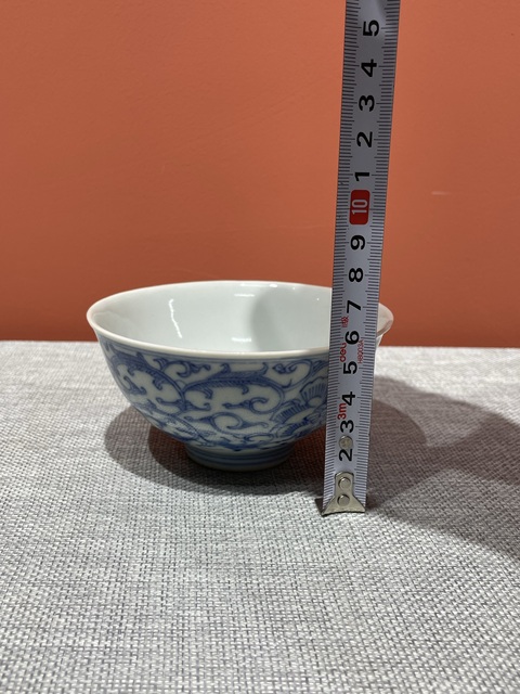 古玩陶瓷清代嘉慶青花纏枝蓮紋碗真品鑒賞圖