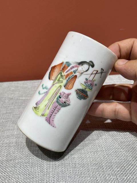 古玩陶瓷清代同治粉彩人物紋筆筒真品鑒賞圖
