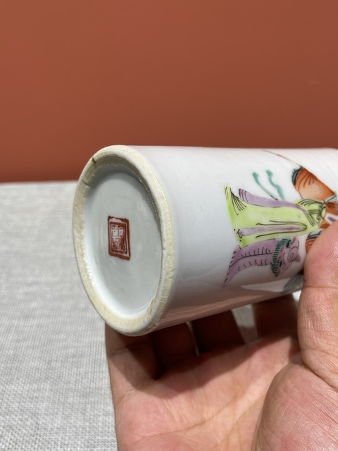 古玩陶瓷清代同治粉彩人物紋筆筒真品鑒賞圖