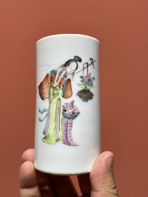 古玩陶瓷清代同治粉彩人物紋筆筒真品鑒賞圖
