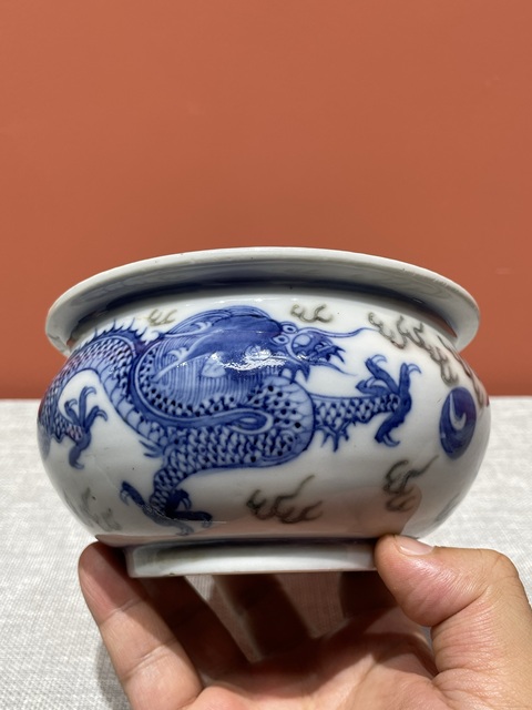 古玩陶瓷清代中期青花釉里紅龍紋香爐拍賣，當前價格7200元