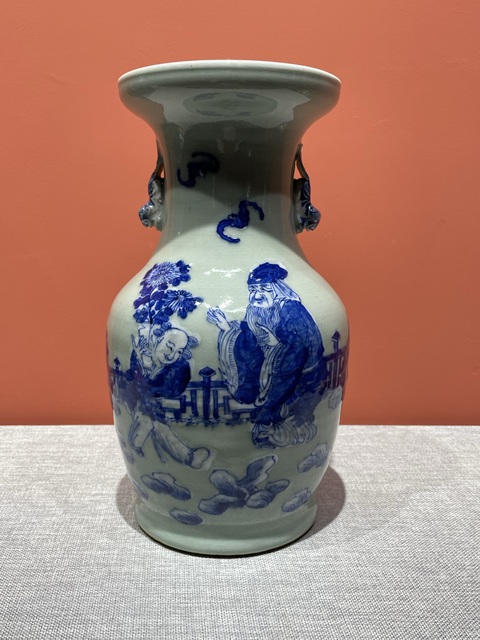 古玩陶瓷清代中期豆青青花夾白人物紋瓶拍賣,當(dāng)前價(jià)格12800元