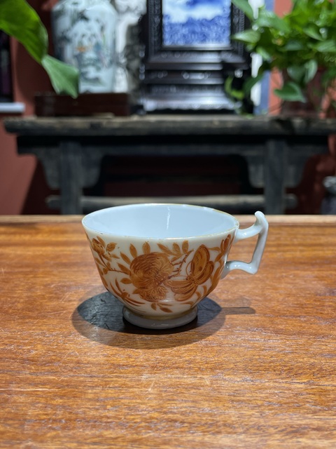 古玩陶瓷清代咸豐礬紅描金花鳥紋杯真品鑒賞圖