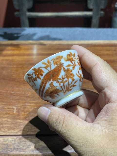古玩陶瓷清代咸豐礬紅描金花鳥紋杯真品鑒賞圖