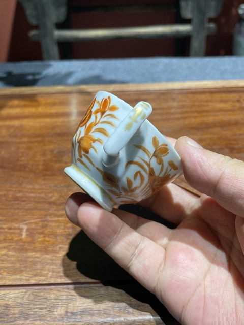 古玩陶瓷清代咸豐礬紅描金花鳥紋杯真品鑒賞圖