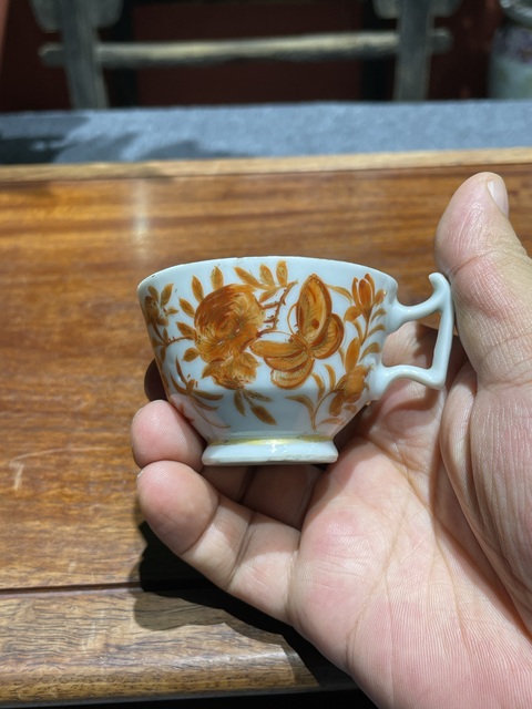 古玩陶瓷清代咸豐礬紅描金花鳥紋杯真品鑒賞圖