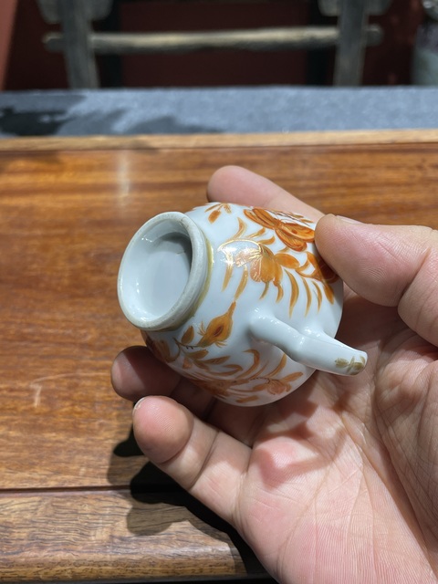 古玩陶瓷清代咸豐礬紅描金花鳥紋杯真品鑒賞圖