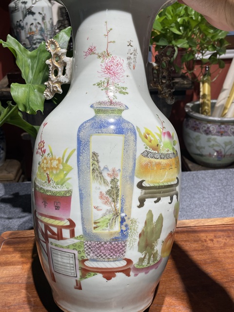 古玩陶瓷民國粉彩博古紋賞瓶真品鑒賞圖