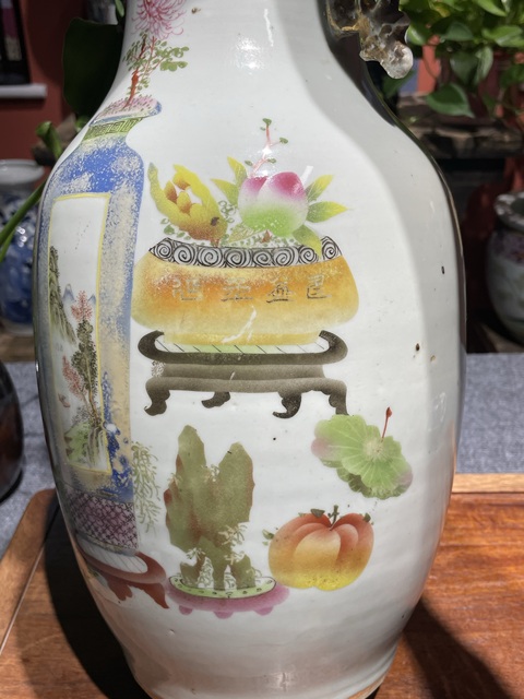 古玩陶瓷民國粉彩博古紋賞瓶真品鑒賞圖