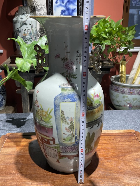 古玩陶瓷民國粉彩博古紋賞瓶真品鑒賞圖