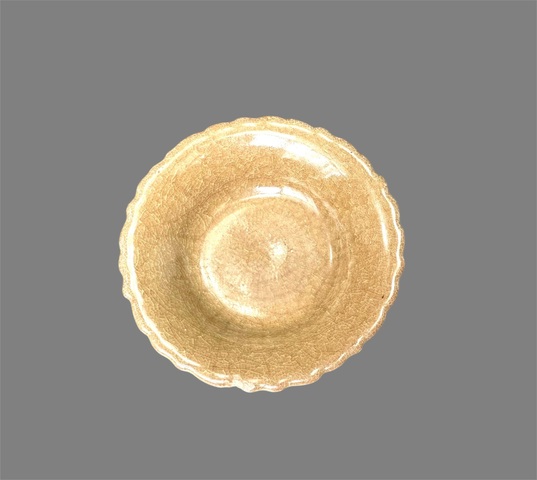 古玩陶瓷龍泉窯菱口碟真品鑒賞圖