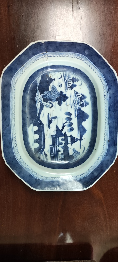 古玩陶瓷樓臺亭閣山水紋青花盤真品鑒賞圖
